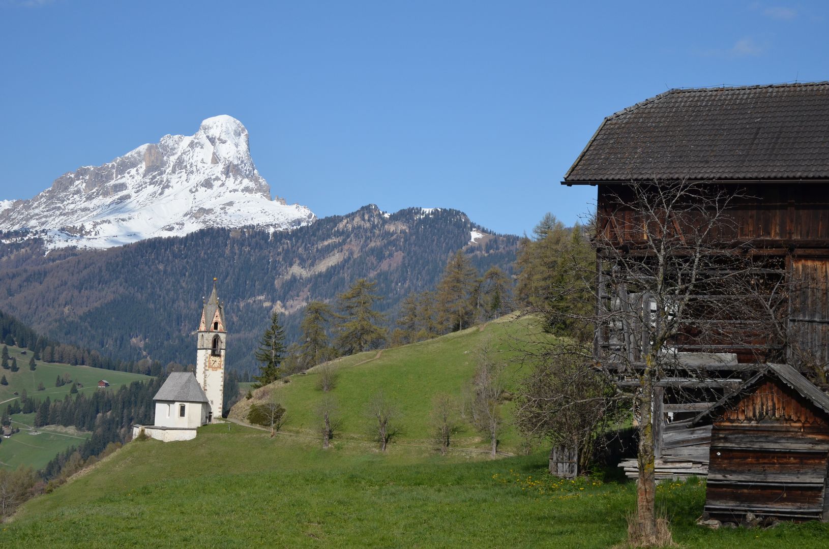 Wengen mit Sankt Barbara Kirche