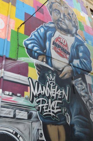 Streetart in Brüssel Manneken Peace